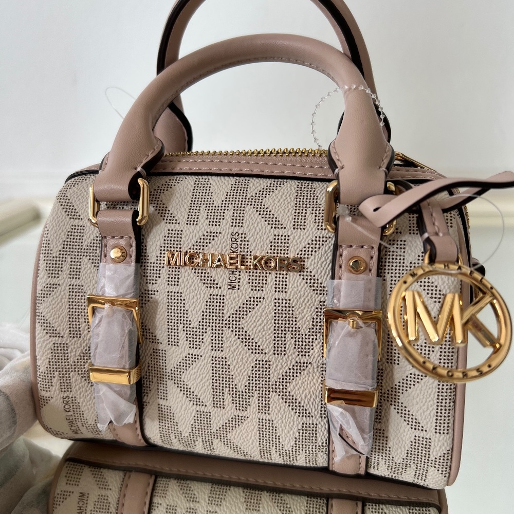 NWT.   MICHAEL KORS Bedford Legacy Extra-Small Logo Duffle Crossbody Bag
